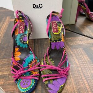 D&G Women's Multicolor Floral Heels